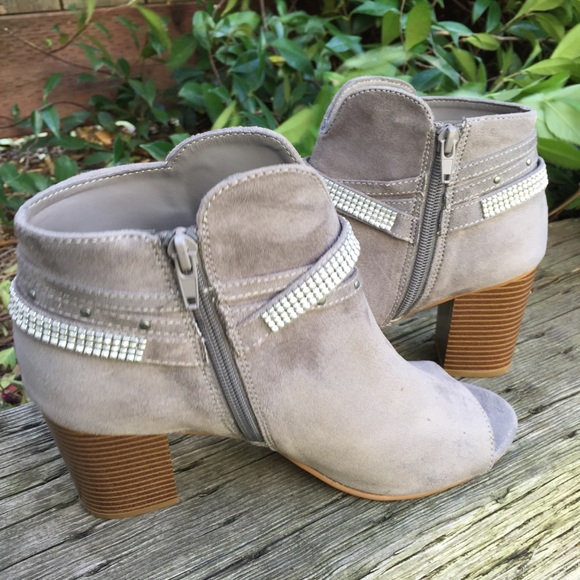 SO Faux Suede Grey Ankle Peep Toe Booties size 9M - Picture 3 of 5